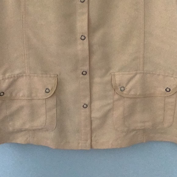 Chico’s snap front top/jacket - size 2 (L).  Khaki/butter color.  Front pockets. - Picture 5 of 10